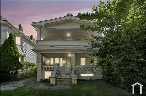 2 bed, 849 sqft, $1,127 — Photo 1