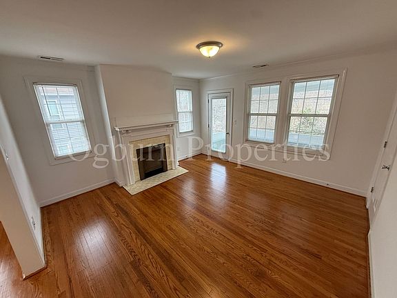 3rd image of 1418-1424 Glade St #1422