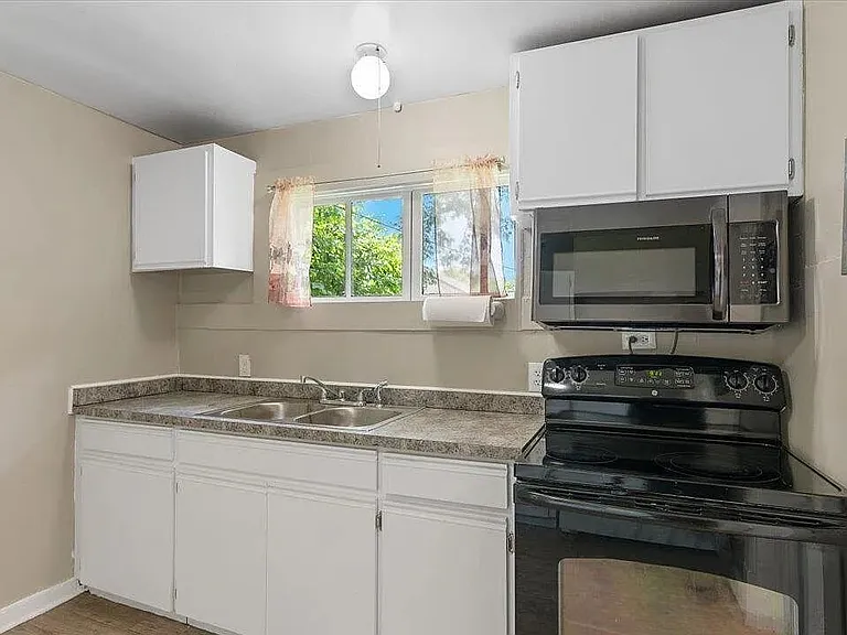 2300 Calloway Dr — Photo 5