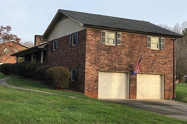 2nd image of 118 Raven Pinoak St