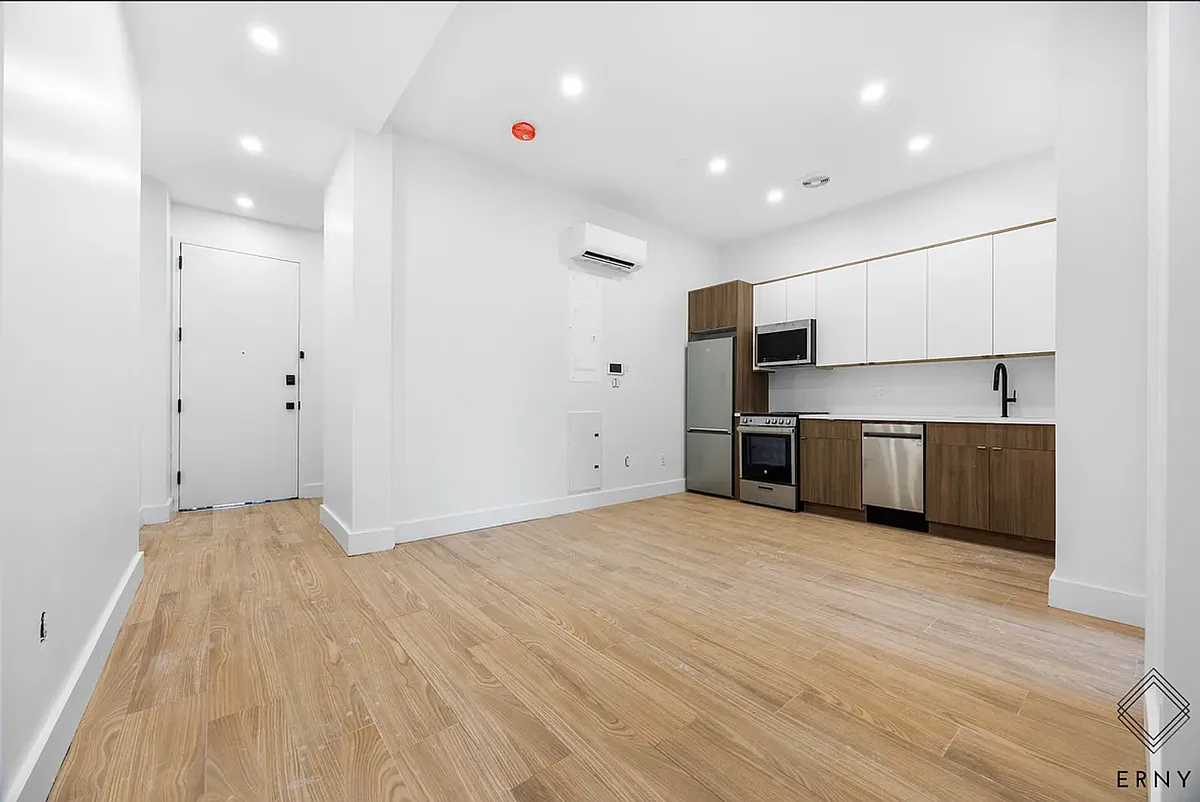 Photo 2 of 5 - 379 Hawthorne St #1A - Brooklyn, NY Building Photo - 379 Hawthorne St #1A