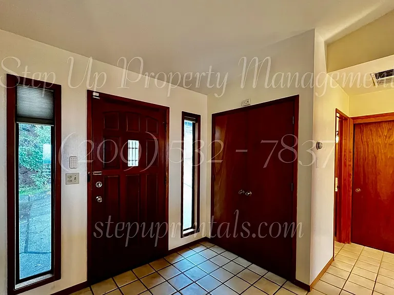 537 E Bald Mountain Rd — Photo 3