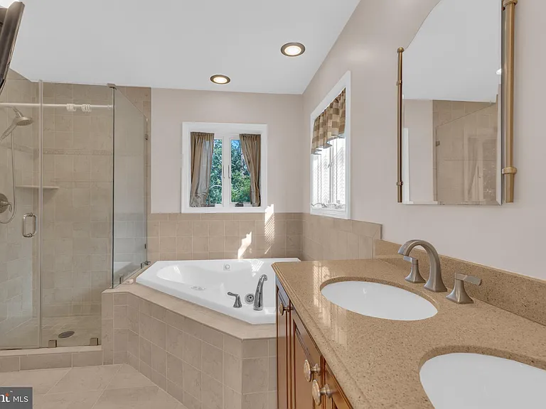 7205 Van Ness Ct — Photo 22