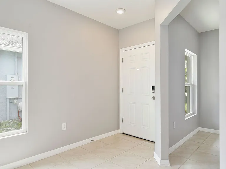 2694 Sunkissed Dr — Photo 3