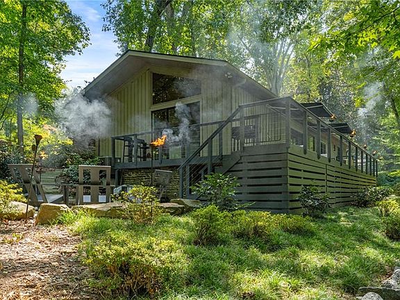 3rd image of 460 Valley Green Dr NE