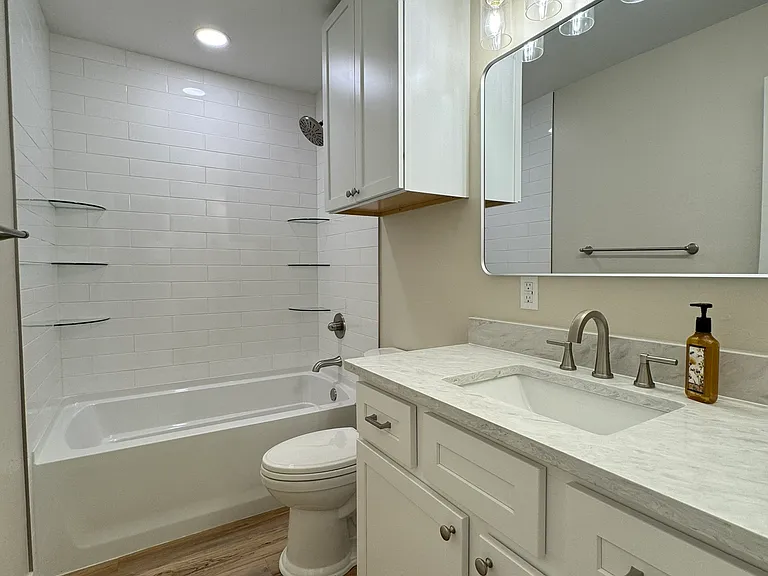 1442 E Broadway St — Photo 35