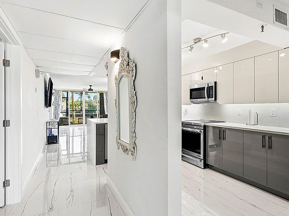 5th image of 18 Royal Palm Way #109