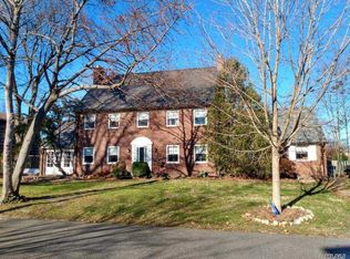 47 Monroe St, Northport, NY 11768