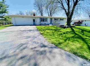 702 SW 9th St, Aledo, IL 61231