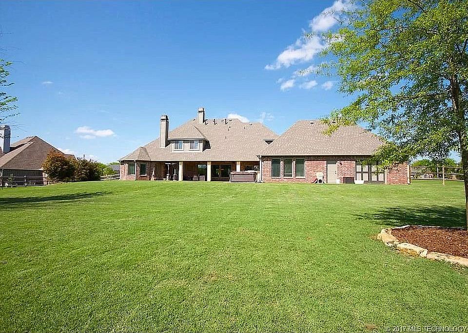 2nd image of 18632 E Crooked Oak Dr
