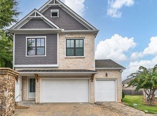 109 Village Green Ave, Woodstock, GA 30189