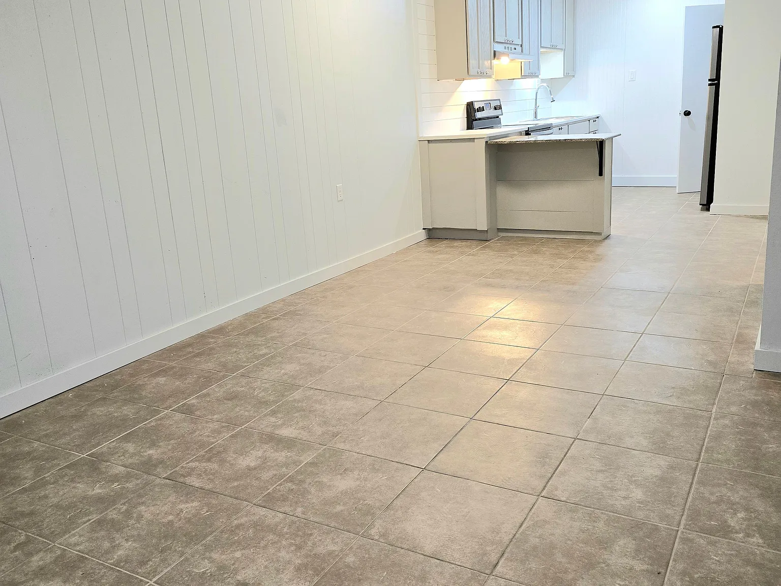 Spacious 1-Bedroom Apartment All Bills Included + Wifi — Photo 2