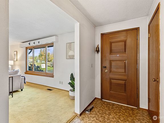 4th image of 1724 Point Fosdick Drive NW