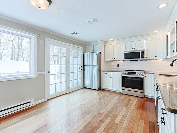 3rd image of 835 Mount Hope St Unit 40