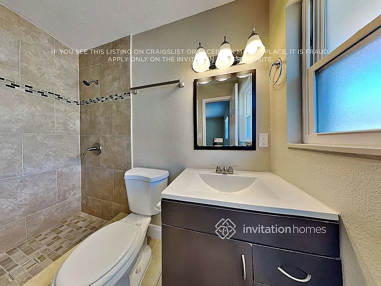 725 Clayton St — Photo 9