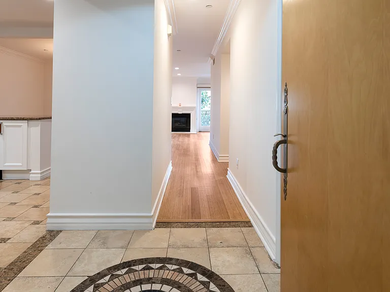 123 S Clark Dr #202 — Photo 2