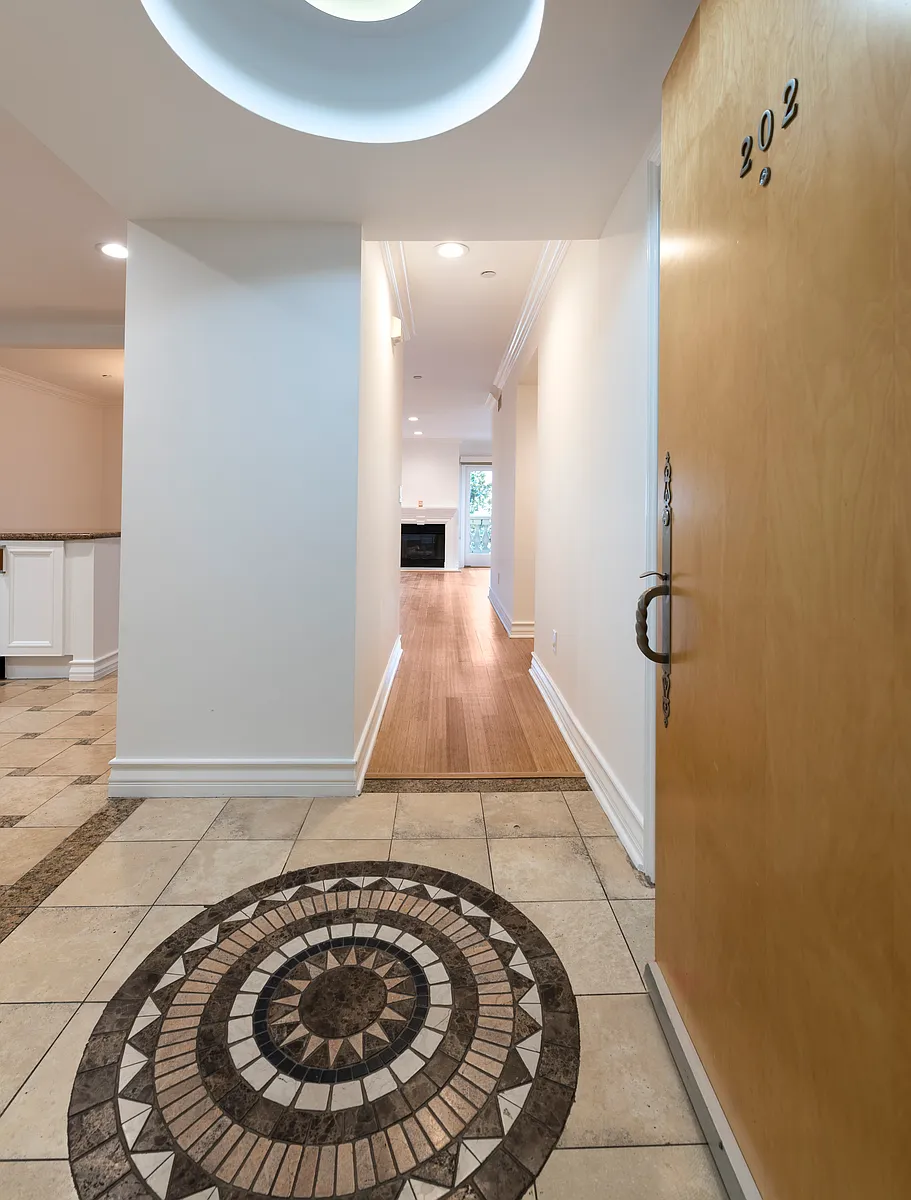 Building Photo - 123 S Clark Dr #202