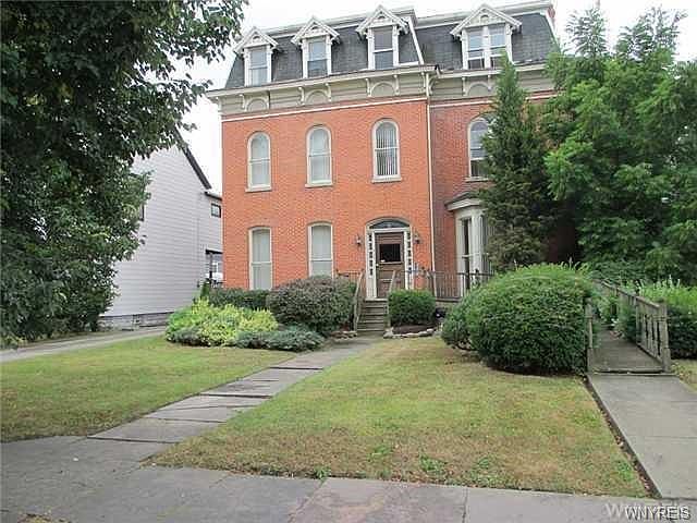 1st image of 698 Columbus Pkwy APT 3