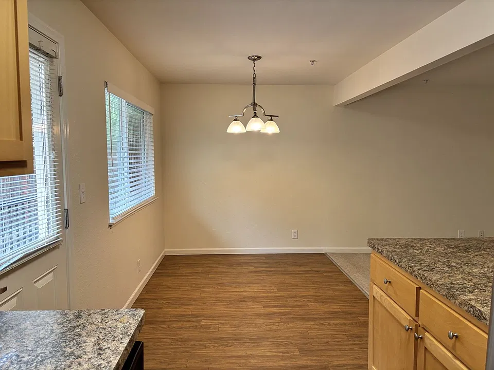 Spacious 2BD/2BA Apartment With Private fenced Yard and In-Unit Laundry in Palo Alto