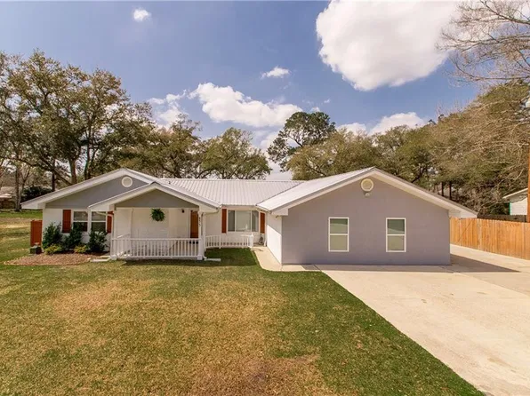 55 Oak Park Dr, Madisonville, LA 70447