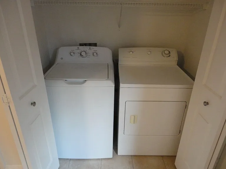 2636 SW 35th Pl #8 — Photo 10