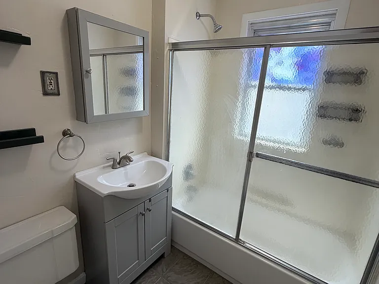 50-52 Bainbridge St #1 — Photo 14