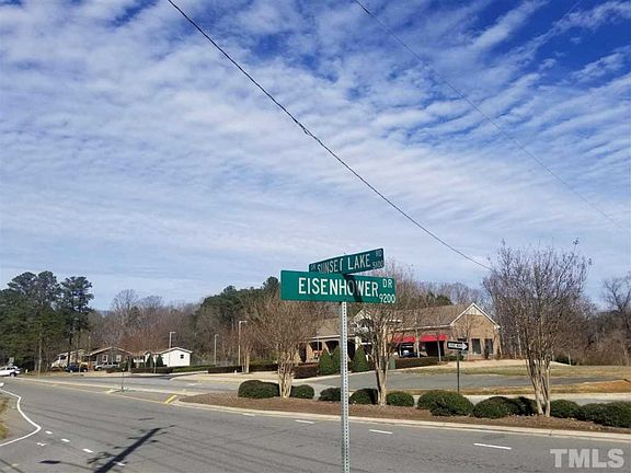 3rd image of 9224 Eisenhower Dr