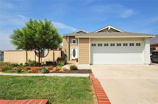 Lovely single-story home on a sought-after corner lot in Homestead