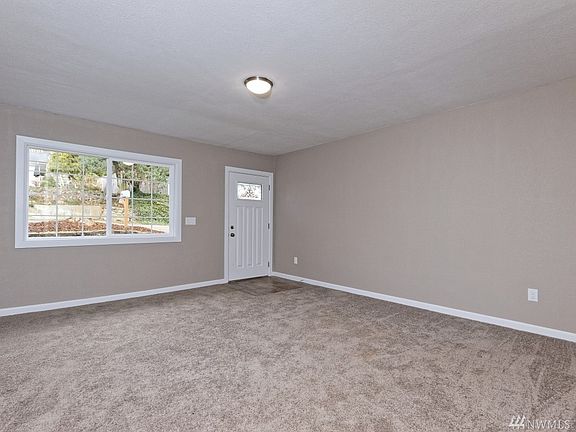 4th image of 715 10th Ave