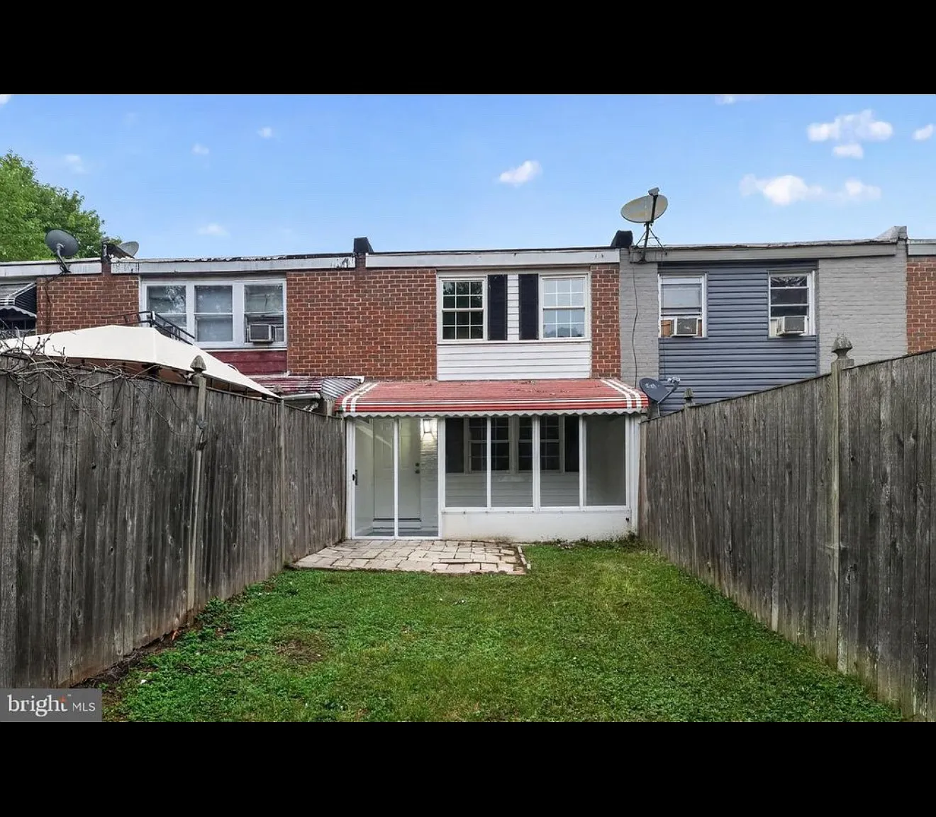 3 bed, 1024 sqft, $1,900 — Photo 3