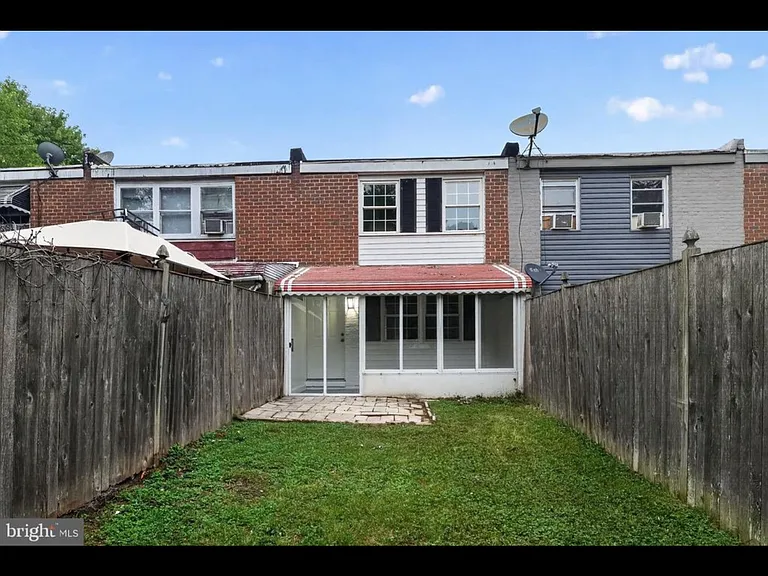 911 Imperial Ct — Photo 3
