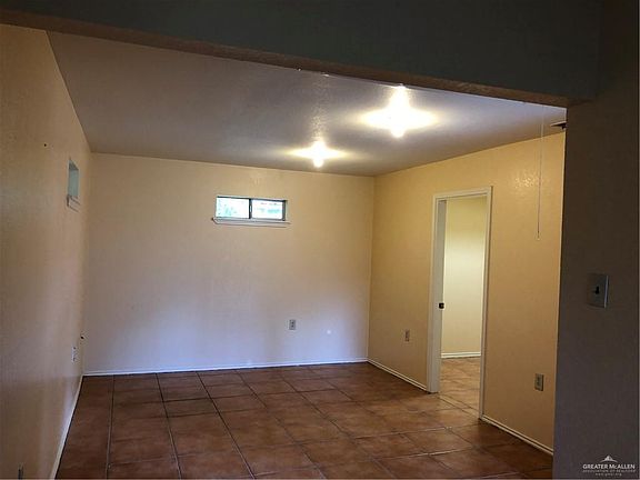 5th image of 130 E Jonquil Ave