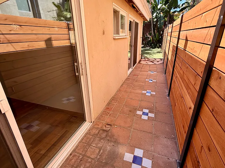 6833 Draper Ave — Photo 9