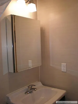 Rented by MYNY Properties LLC | media 29