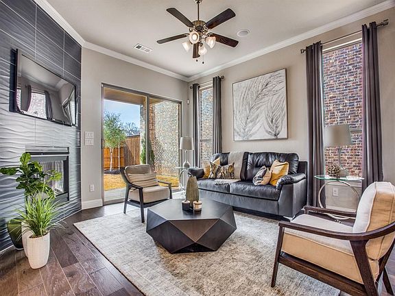 4th image of 2220 Royal Crescent Dr N