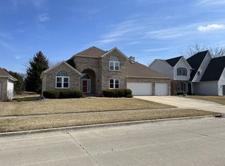 2403 Interlocken Dr, Bloomington, IL