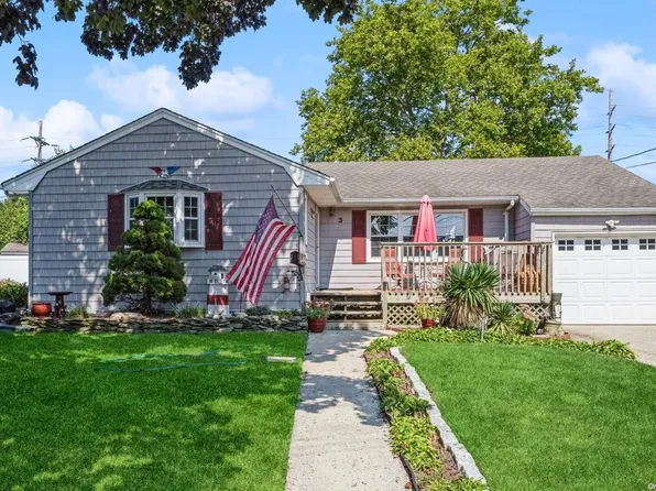 3 Clifford Drive, Farmingdale, NY 11735