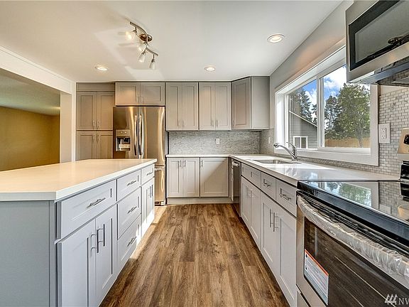 5th image of 2597 Griffiths Ln SE