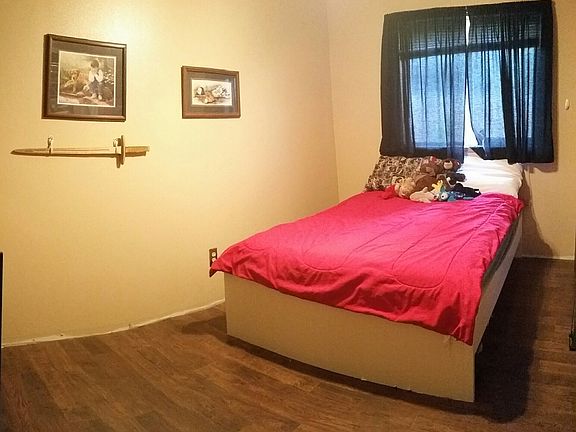 4th image of 150 Meadow Park Ct