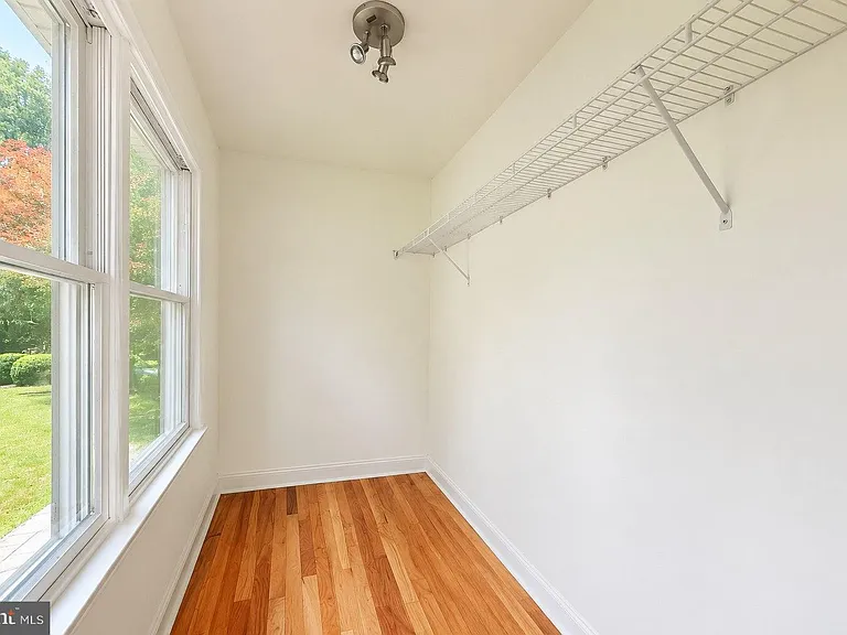 947 Cherry Hill Rd — Photo 29
