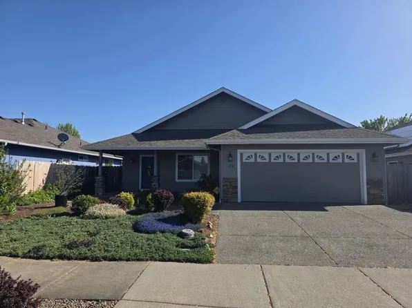 109 SW Otter Ct, Grants Pass, OR 97527