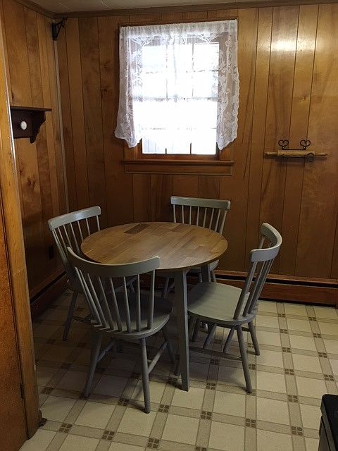 Eat-in kitchen