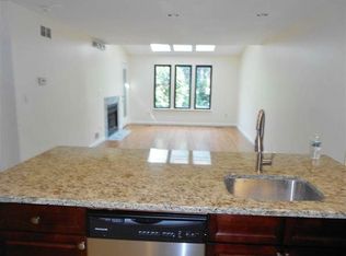 790 Spinnaker Ct, Secaucus, NJ 07094