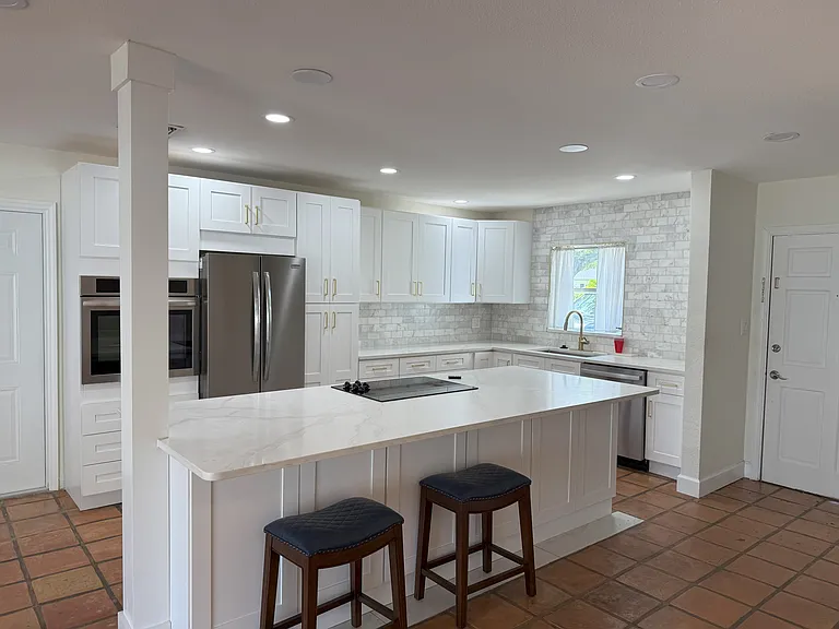 4717 W Chapin Ave — Photo 4