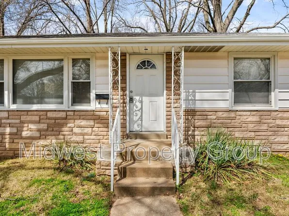1525 Corinth Dr, Saint Louis, MO 63137