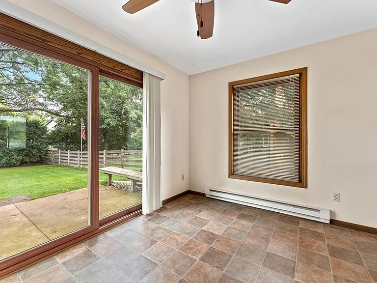 20 E Waukau Ave #1 — Photo 6