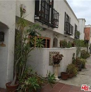 1st image of 1549 N Poinsettia Pl APT 4