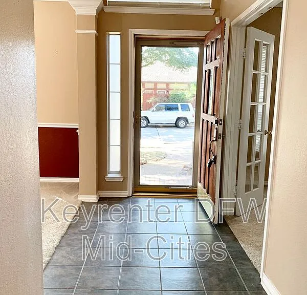 8702 Saddlehorn Dr — Photo 2