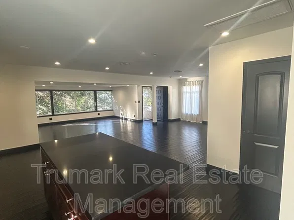 12426 Moorpark St APT E, Studio City, CA 91604
