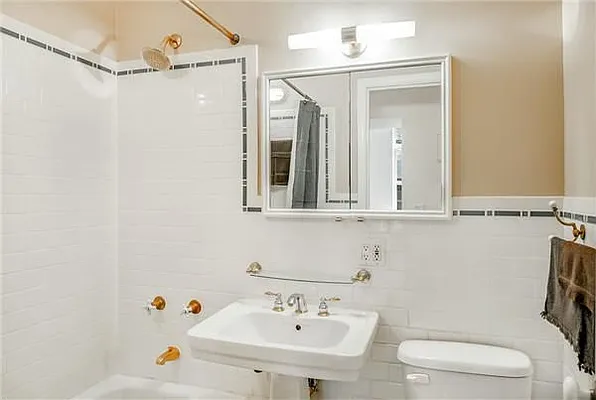 Sold by Bank Neary | media 16